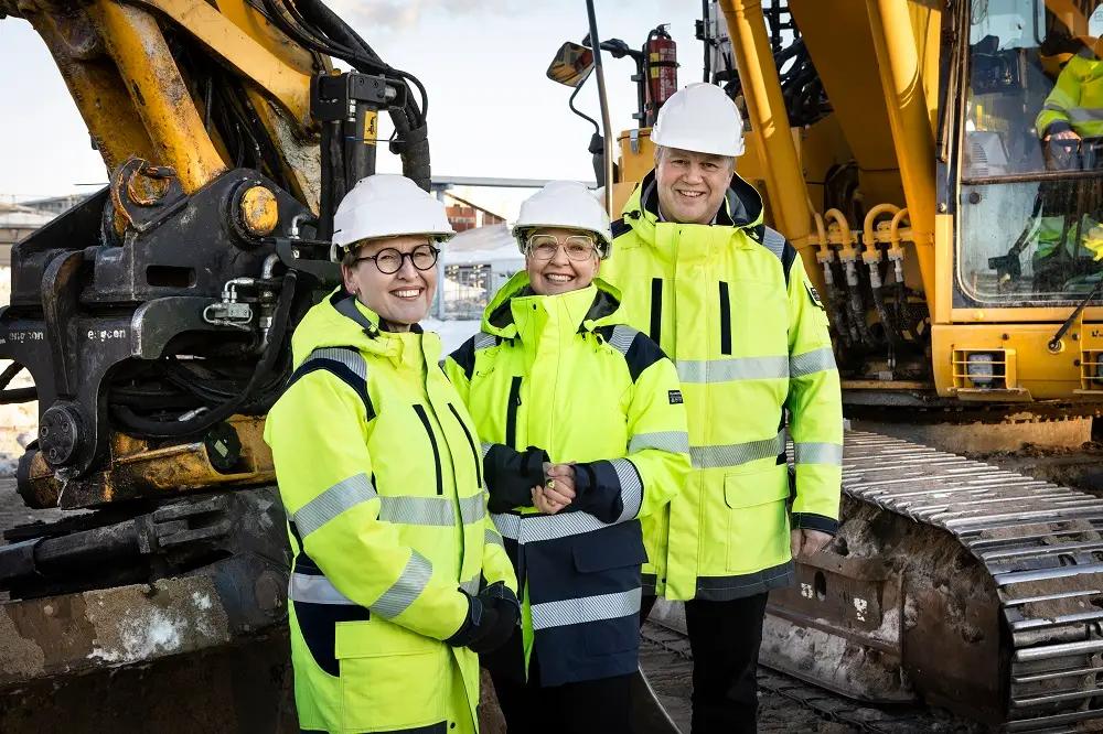 The founders of Hycamite, Laura Rahikka, Niina Grönqvist and Matti Malkamäki, visiting the building site